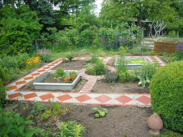 Pflasterarbeiten: Klostergarten mit Klinker Granitpflaster