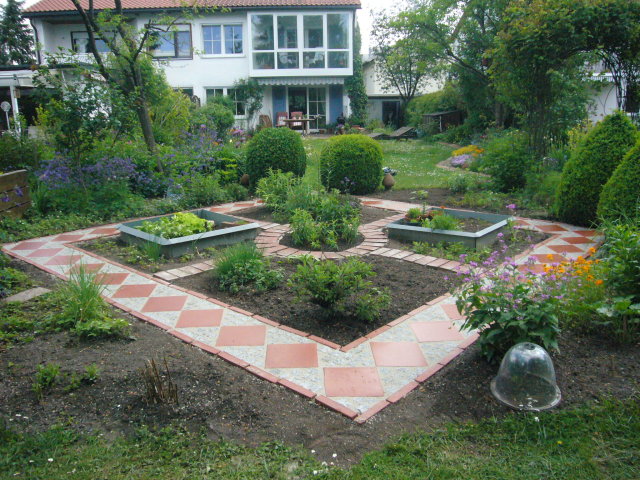 Pflasterarbeiten: Klostergarten mit Klinker Granitpflaster